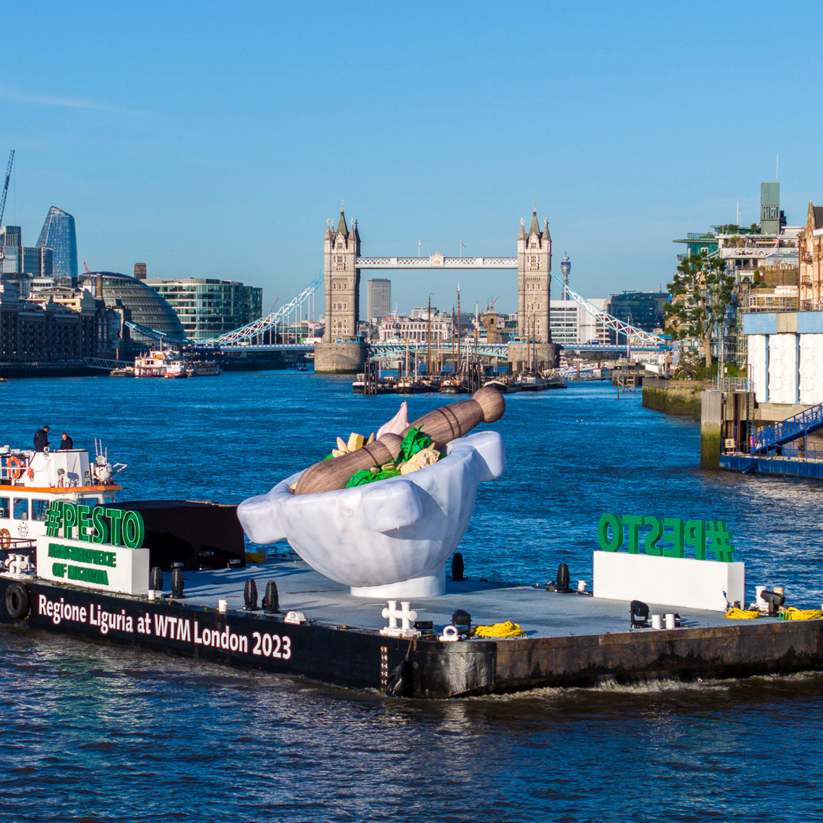 Pesto Liguria en el río Támesis de Londres